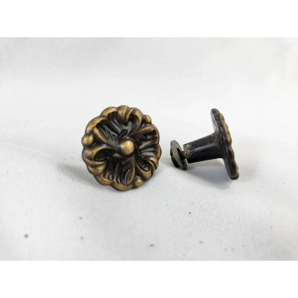 2 vintage Amerock RDCA 1960 Antique Brass ? Floral Knobs Pulls French Provincial